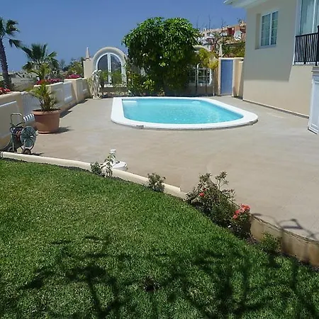 Feriehus Sleeps 6 Pool Wifi
